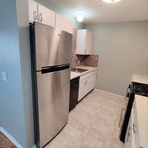 21W581 North Avenue 36, Lombard, IL 60148