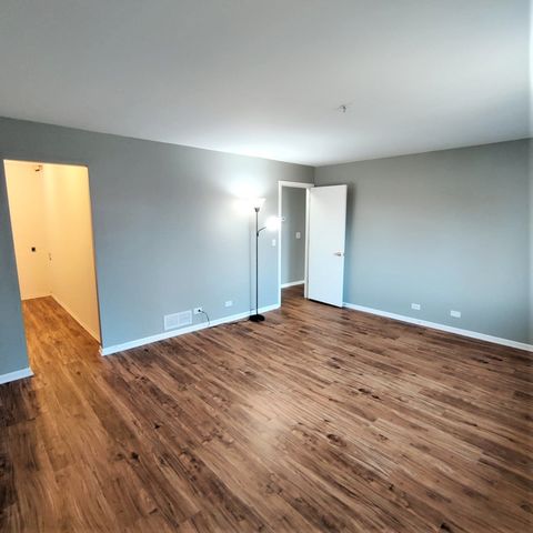 21W581 North Avenue 36, Lombard, IL 60148