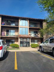 21W581 North Avenue 36, Lombard, IL 60148
