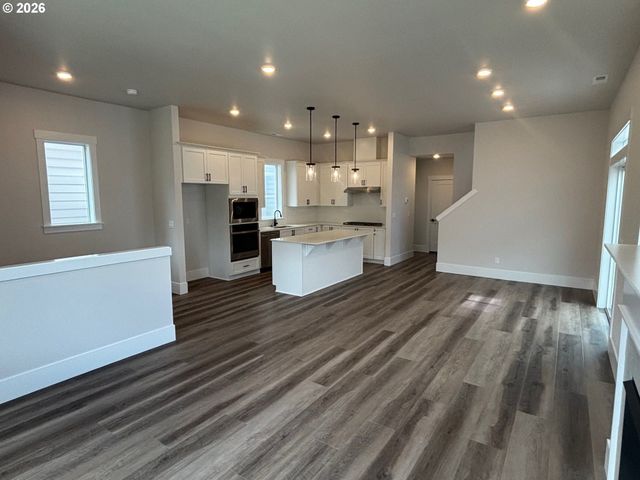 18095 Sw Hoover Ln, Beaverton, OR 97003