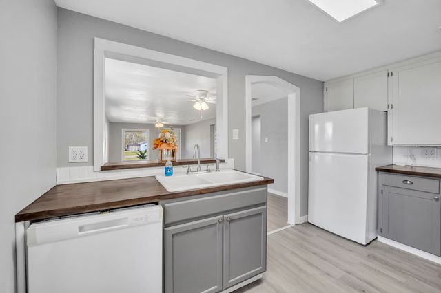 4255 W SH 323, Henderson, TX 75652