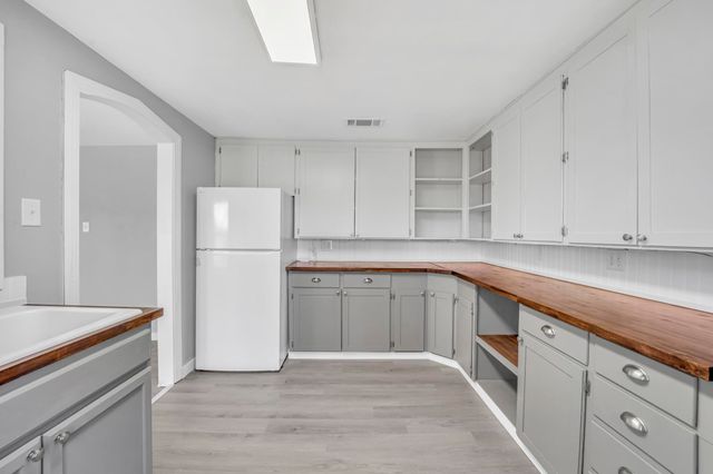 4255 W SH 323, Henderson, TX 75652