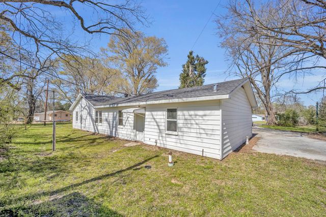 4255 W SH 323, Henderson, TX 75652