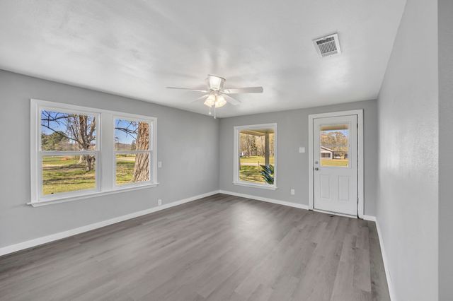 4255 W SH 323, Henderson, TX 75652