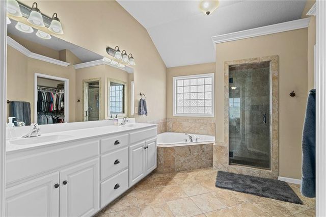 1518 Creekmoor Drive, Raymore, MO 64083