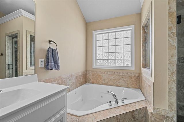 1518 Creekmoor Drive, Raymore, MO 64083