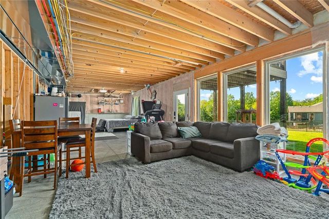 1518 Creekmoor Drive, Raymore, MO 64083