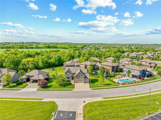1518 Creekmoor Drive, Raymore, MO 64083