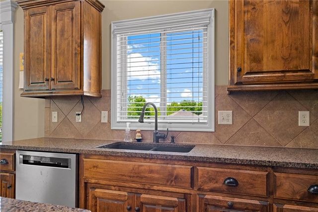 1518 Creekmoor Drive, Raymore, MO 64083