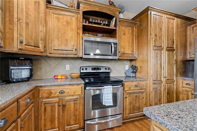 1518 Creekmoor Drive, Raymore, MO 64083