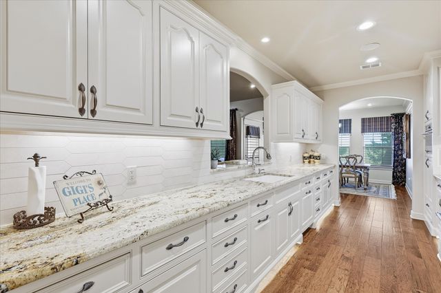 9229 Hub Clark Road, Pilot Point, TX 76258
