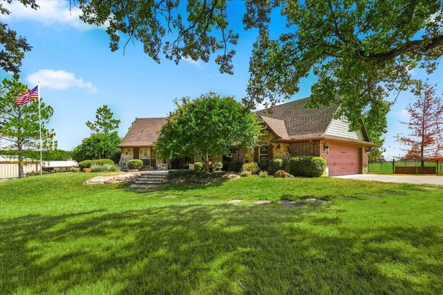 9229 Hub Clark Road, Pilot Point, TX 76258