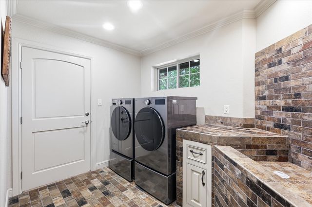 9229 Hub Clark Road, Pilot Point, TX 76258