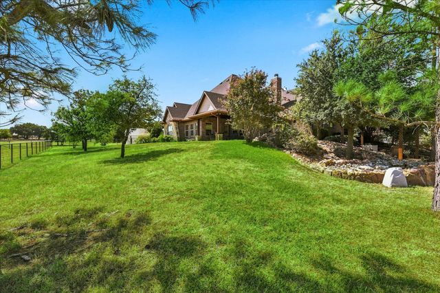 9229 Hub Clark Road, Pilot Point, TX 76258