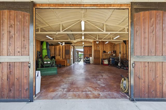 9229 Hub Clark Road, Pilot Point, TX 76258