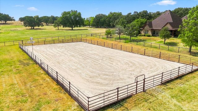 9229 Hub Clark Road, Pilot Point, TX 76258