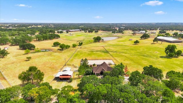 9229 Hub Clark Road, Pilot Point, TX 76258
