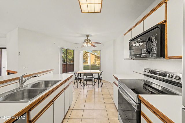 1689 W Wood Bridge Court, Tucson, AZ 85746
