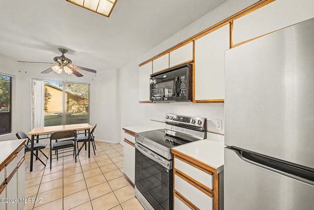 1689 W Wood Bridge Court, Tucson, AZ 85746