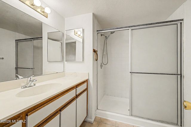 1689 W Wood Bridge Court, Tucson, AZ 85746