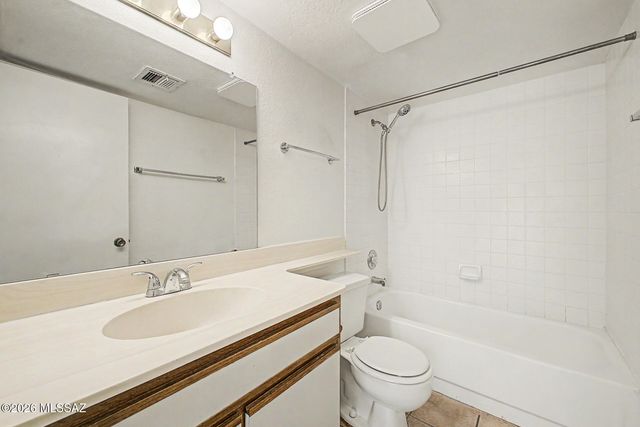 1689 W Wood Bridge Court, Tucson, AZ 85746