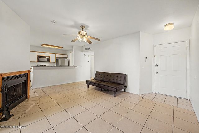 1689 W Wood Bridge Court, Tucson, AZ 85746
