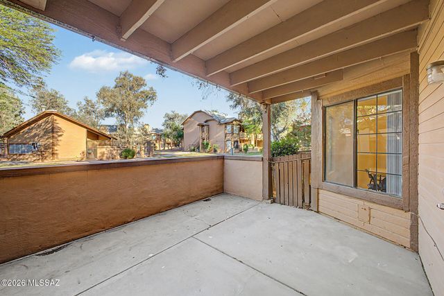 1689 W Wood Bridge Court, Tucson, AZ 85746