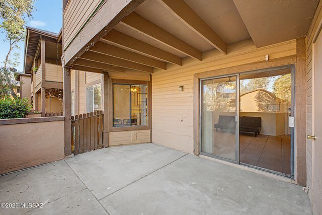 1689 W Wood Bridge Court, Tucson, AZ 85746