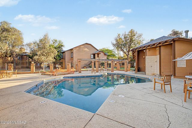 1689 W Wood Bridge Court, Tucson, AZ 85746