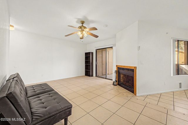 1689 W Wood Bridge Court, Tucson, AZ 85746