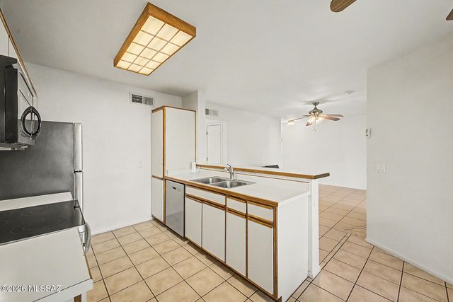 1689 W Wood Bridge Court, Tucson, AZ 85746