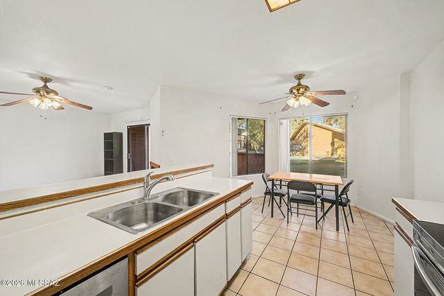 1689 W Wood Bridge Court, Tucson, AZ 85746