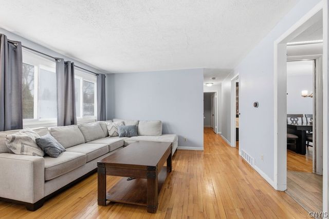 117 Saslon Park Drive, Salina, NY 13088