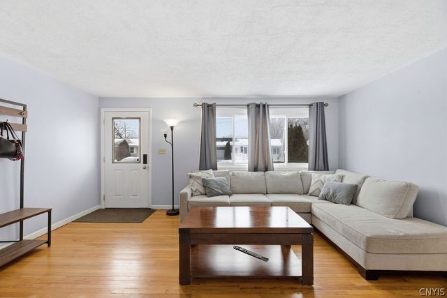 117 Saslon Park Drive, Salina, NY 13088