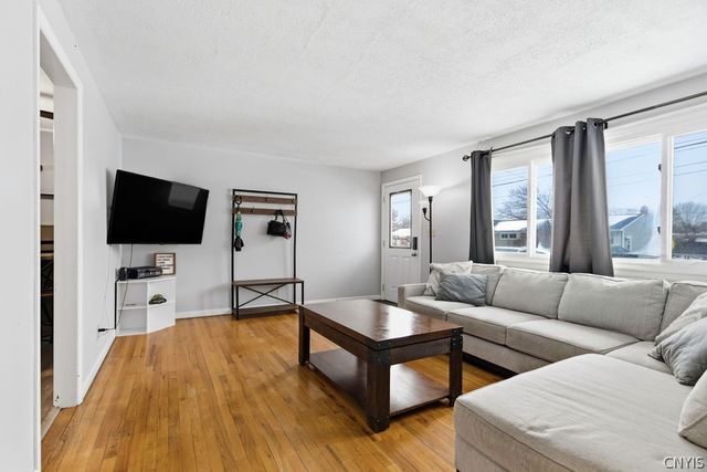 117 Saslon Park Drive, Salina, NY 13088