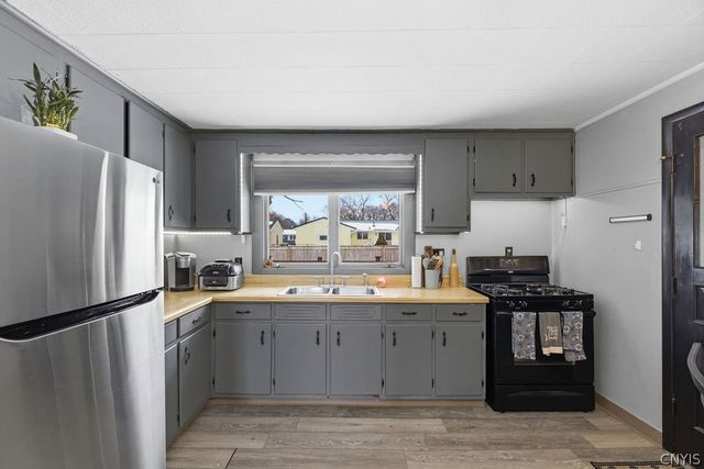 117 Saslon Park Drive, Salina, NY 13088