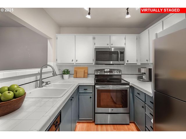 20030 MARIGOLD Ct 15, West Linn, OR 97068