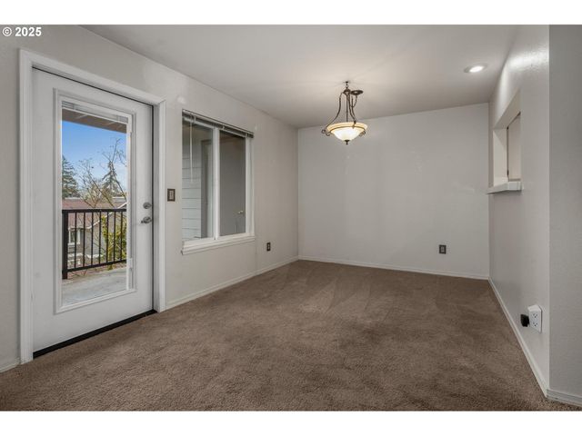 20030 MARIGOLD Ct 15, West Linn, OR 97068