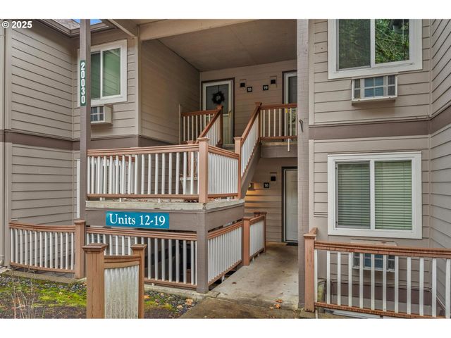 20030 MARIGOLD Ct 15, West Linn, OR 97068