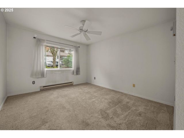 20030 MARIGOLD Ct 15, West Linn, OR 97068