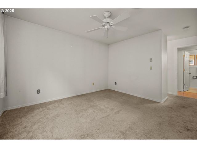 20030 MARIGOLD Ct 15, West Linn, OR 97068