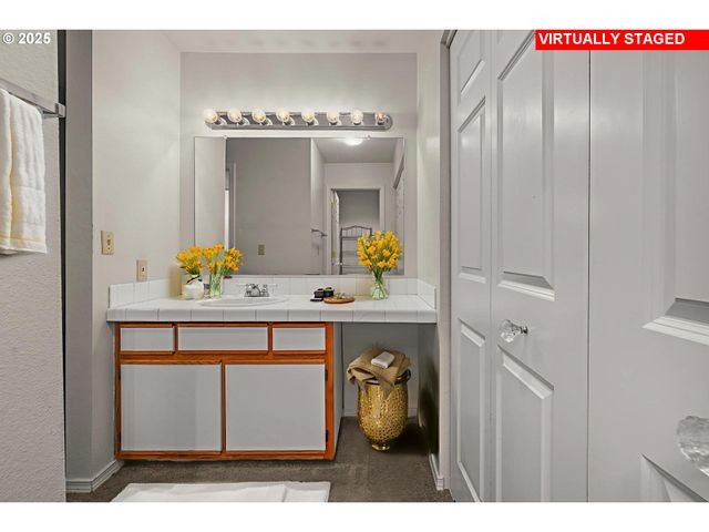 20030 MARIGOLD Ct 15, West Linn, OR 97068