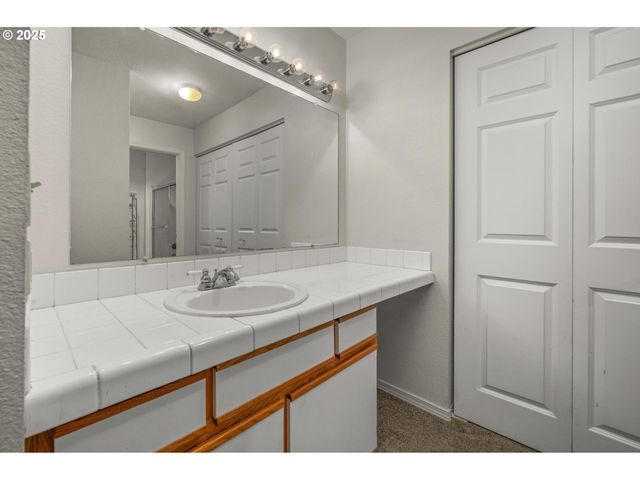 20030 MARIGOLD Ct 15, West Linn, OR 97068