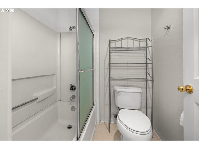 20030 MARIGOLD Ct 15, West Linn, OR 97068