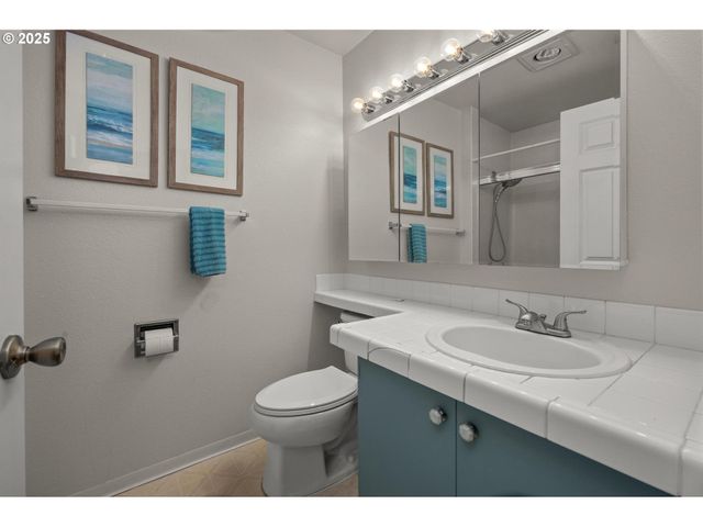 20030 MARIGOLD Ct 15, West Linn, OR 97068