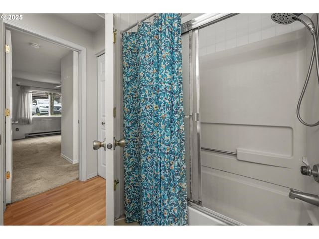 20030 MARIGOLD Ct 15, West Linn, OR 97068