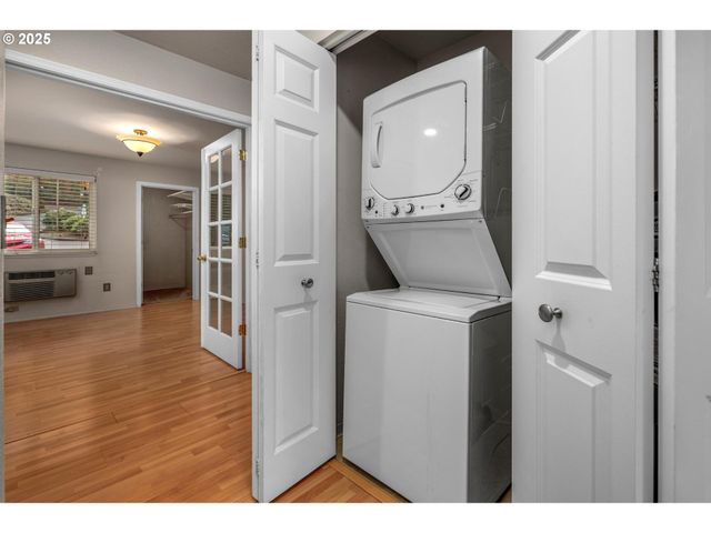 20030 MARIGOLD Ct 15, West Linn, OR 97068