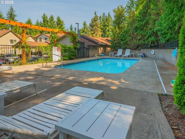 20030 MARIGOLD Ct 15, West Linn, OR 97068