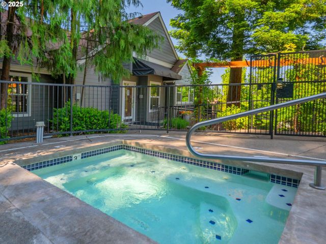 20030 MARIGOLD Ct 15, West Linn, OR 97068