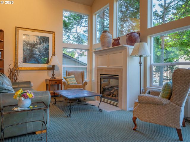 20030 MARIGOLD Ct 15, West Linn, OR 97068